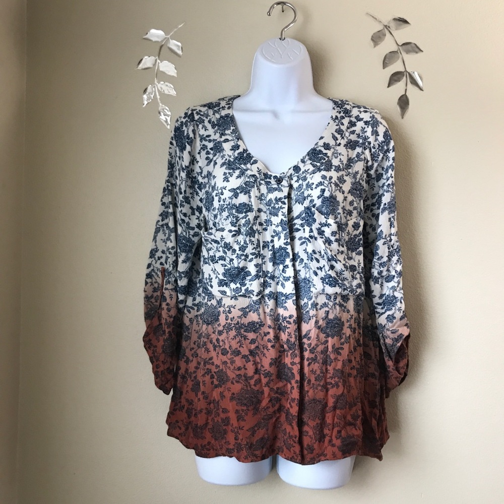 Gimmicks Top Size XS Button Down Ombré Keyhole